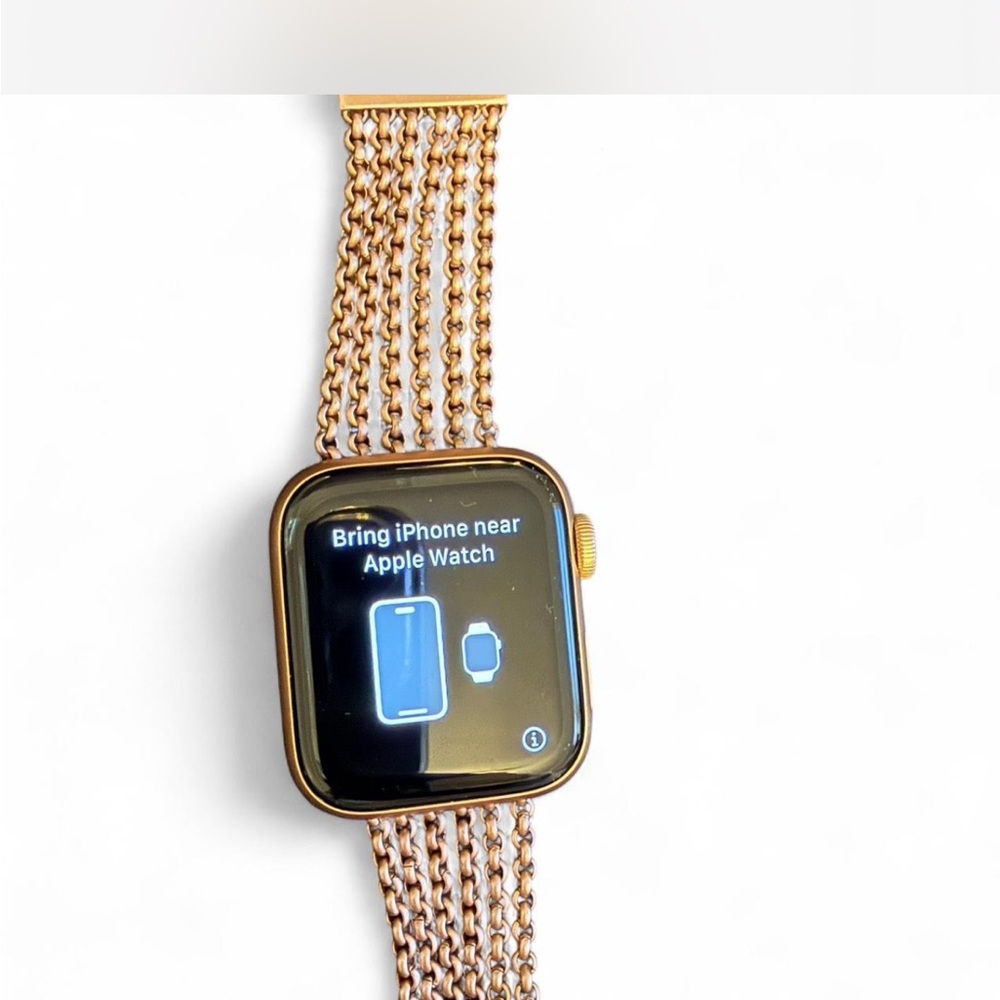 Apple Smartwatch with Gold Chain Band